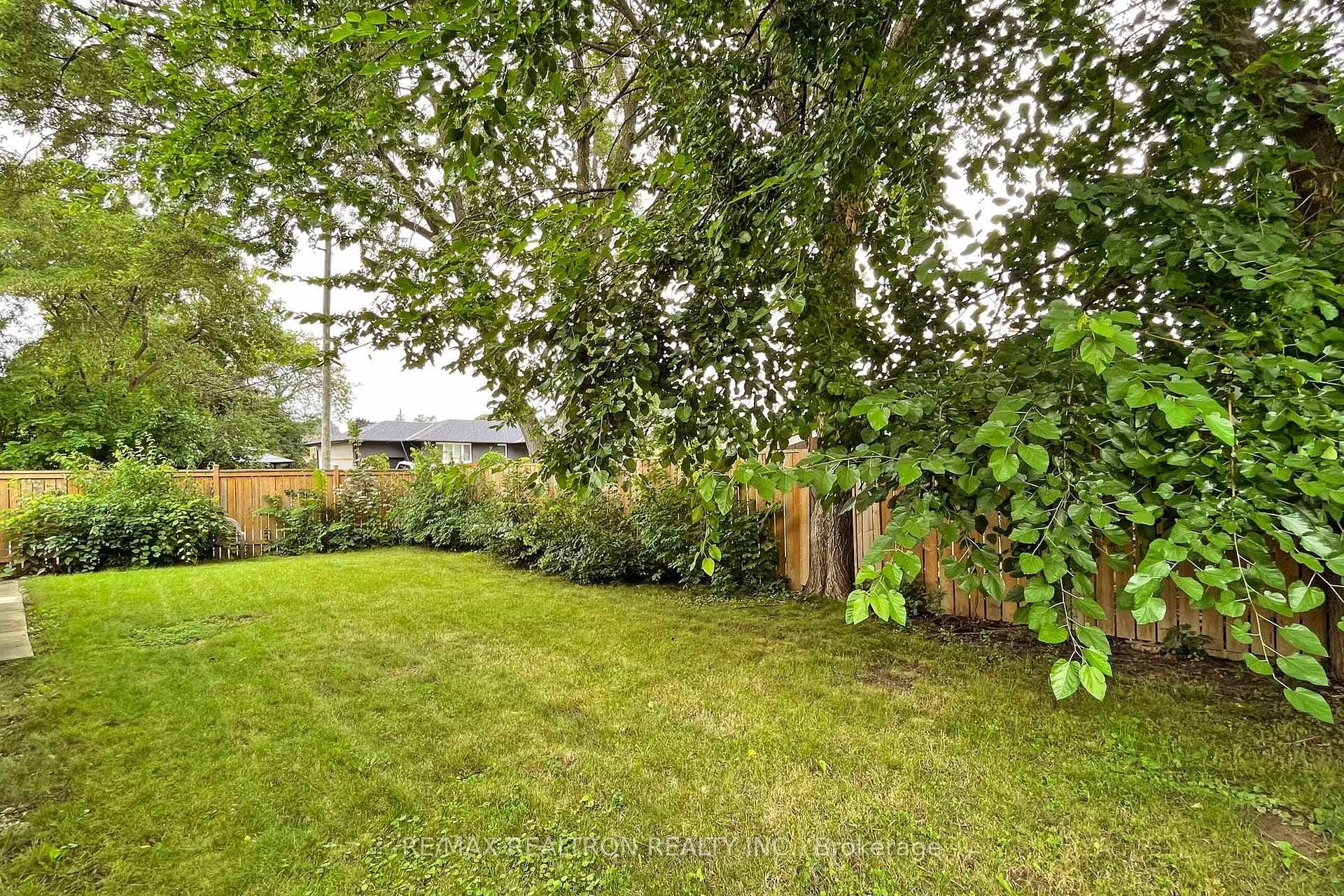 142 Combe Avenue Unit Upper photo 32