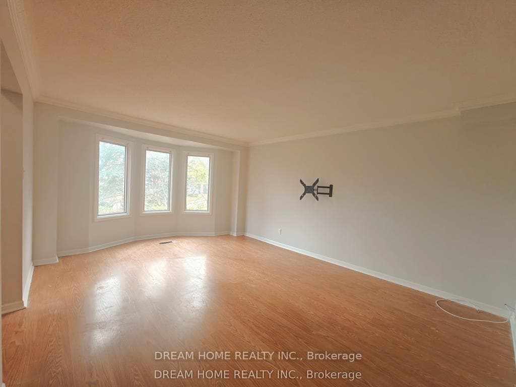 42 Emeline Crescent photo 3