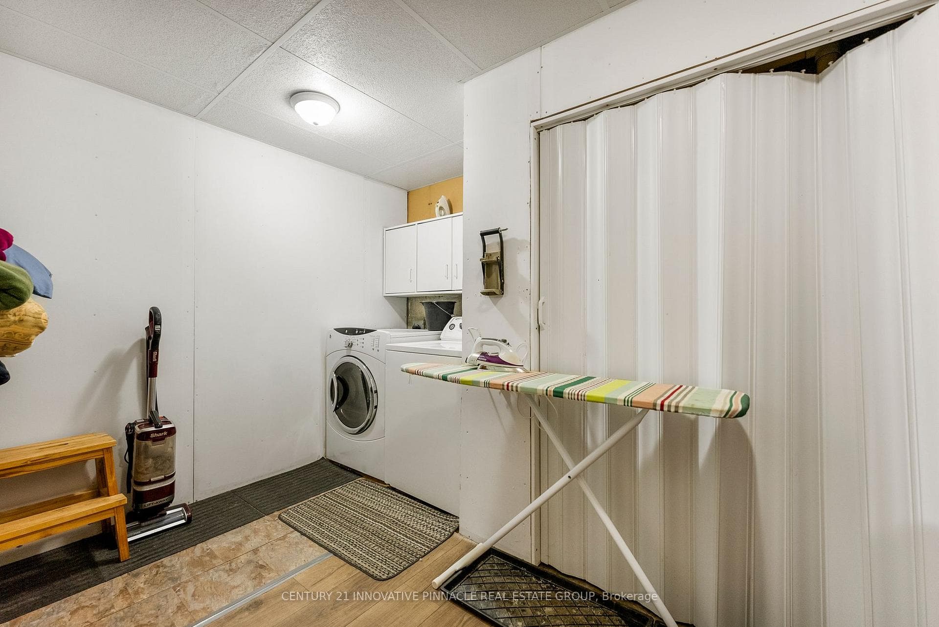594 Herbert Street photo 32