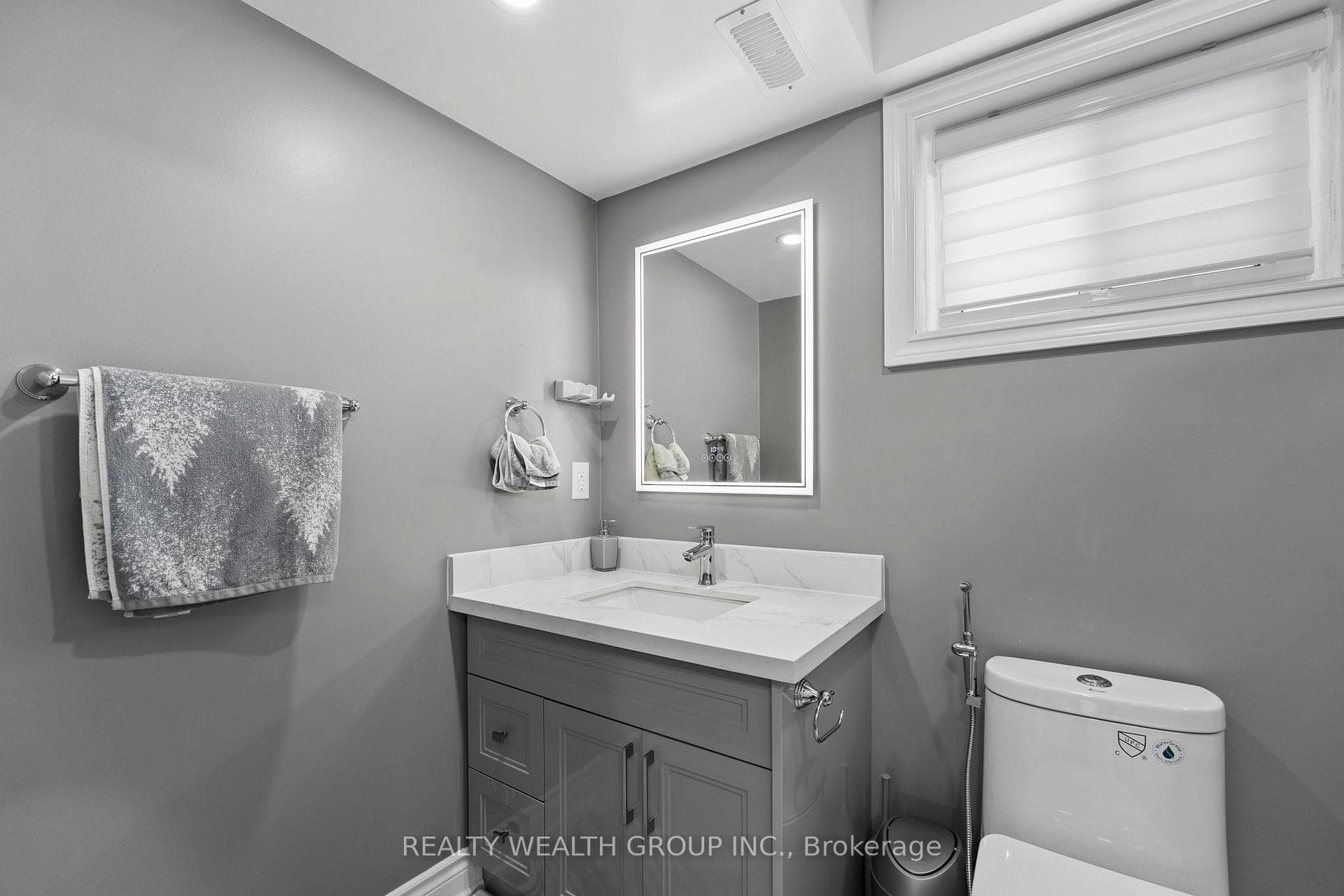 166 Biscayne Boulevard photo 31