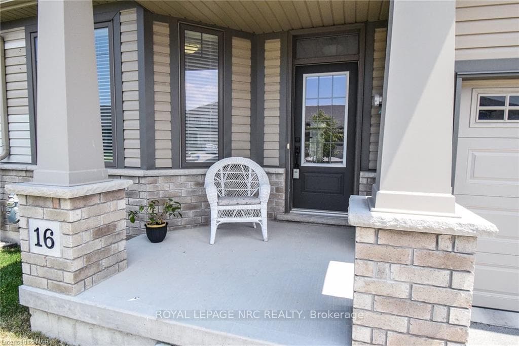 16 ELLIS Avenue photo 3