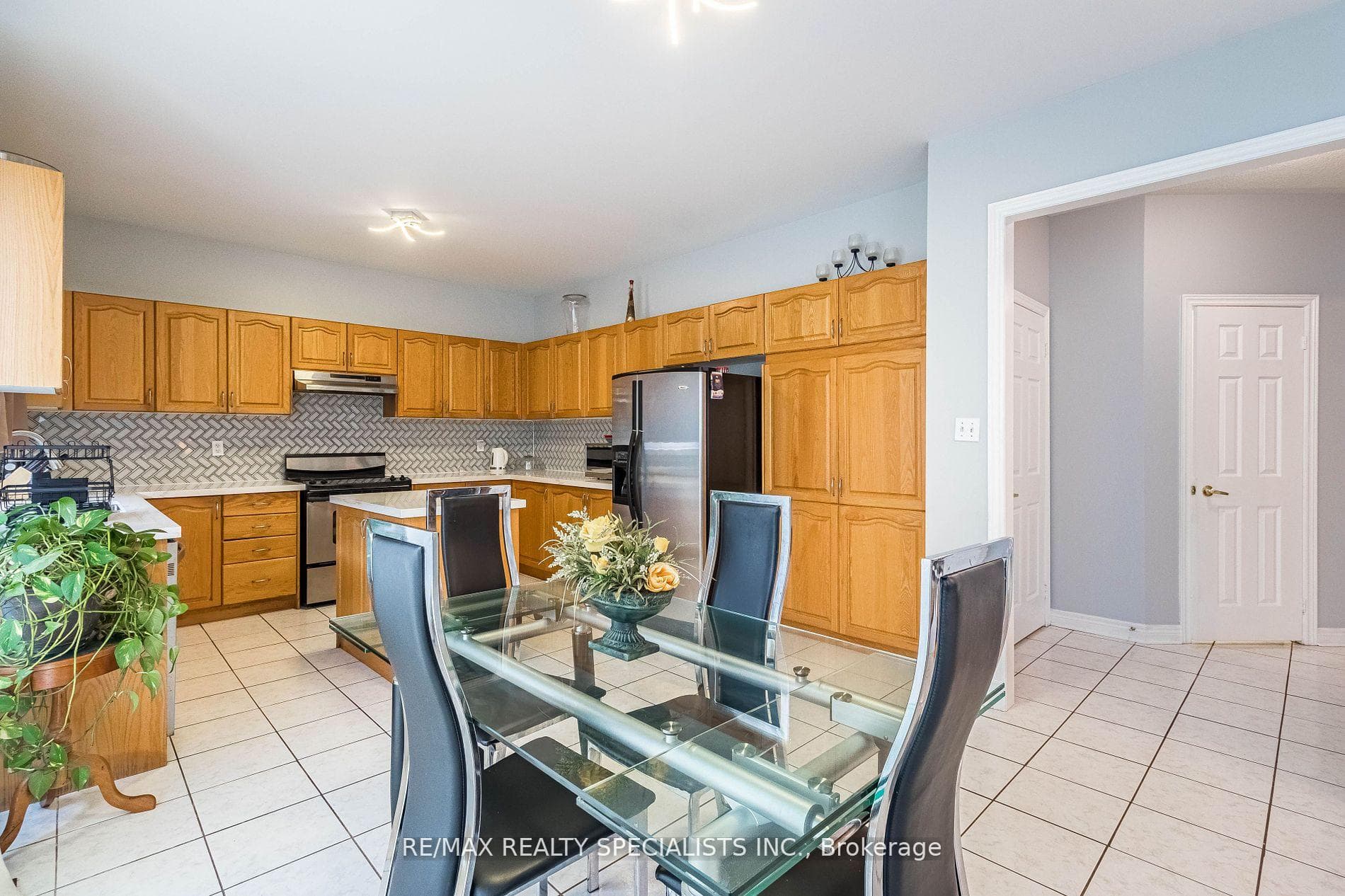 370 Westway Crescent photo 13