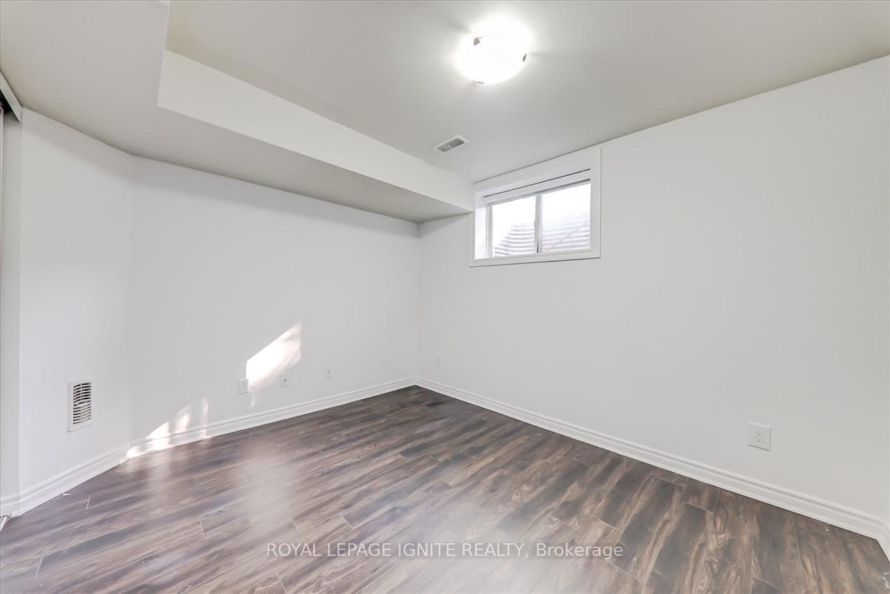 8 Fairwood Crescent Unit 123 photo 15