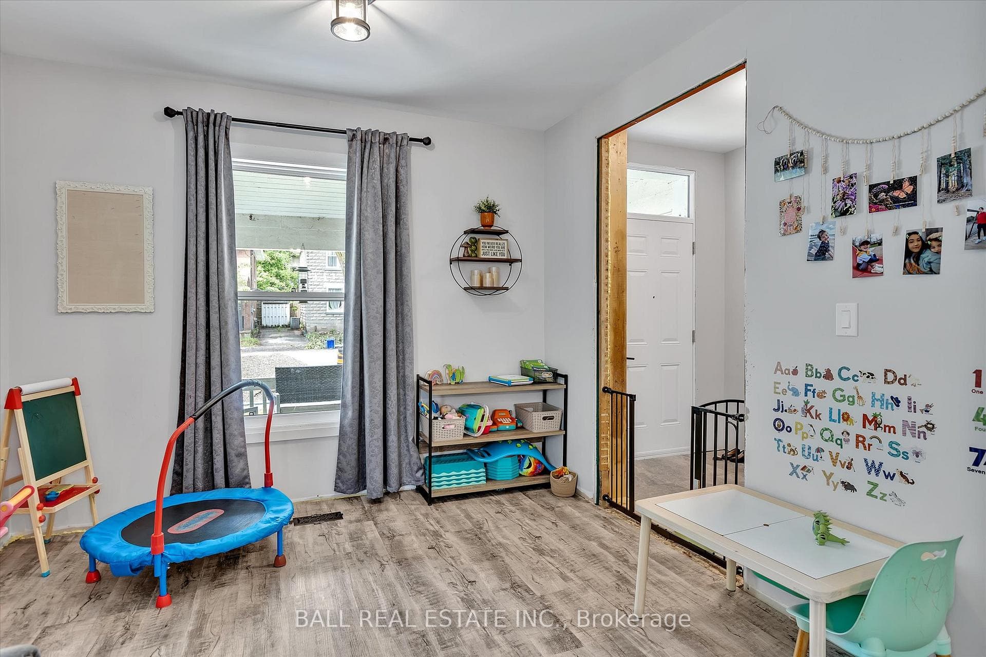 576 Bethune Street photo 7