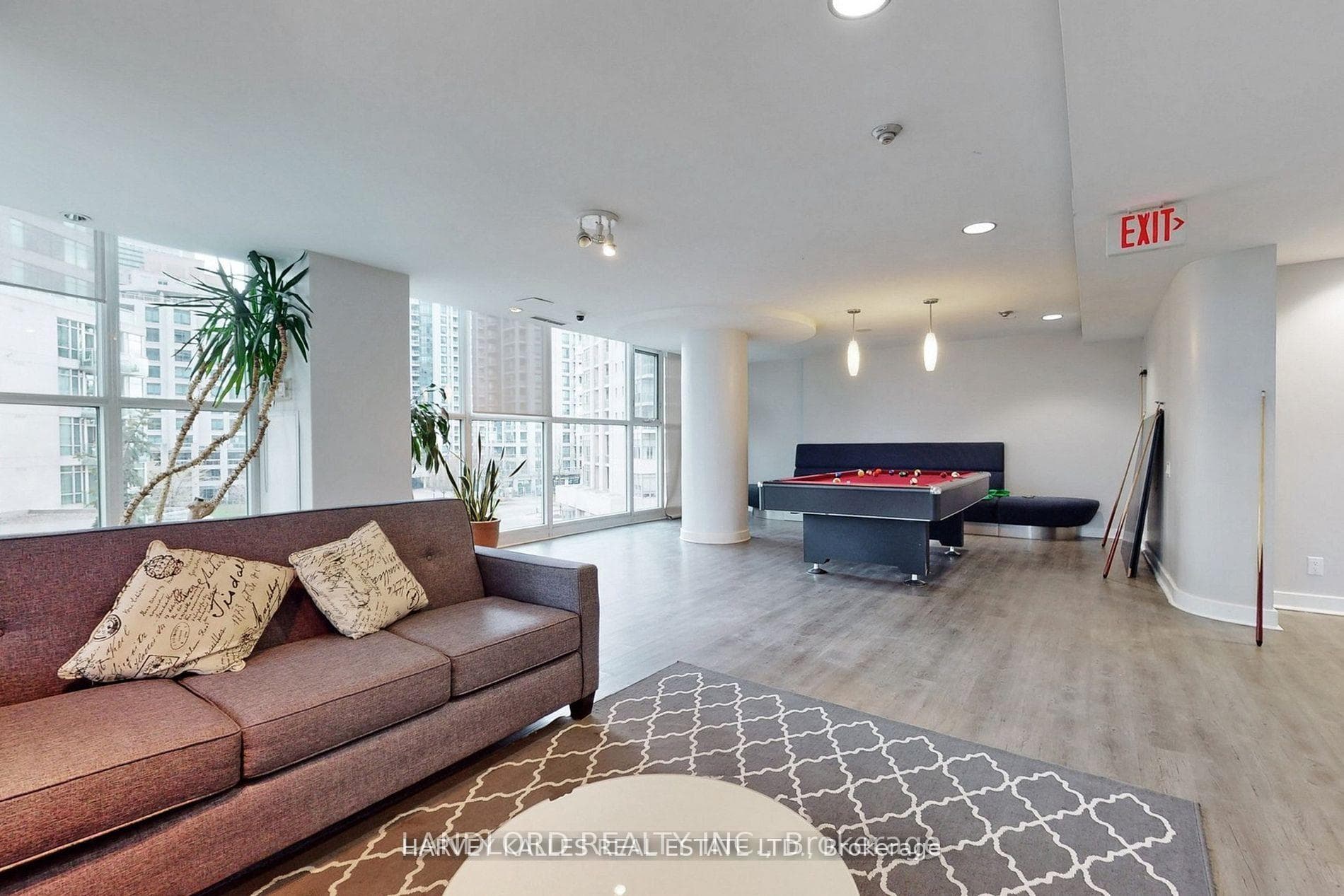 2067 Lake Shore Boulevard Unit 402 photo 22
