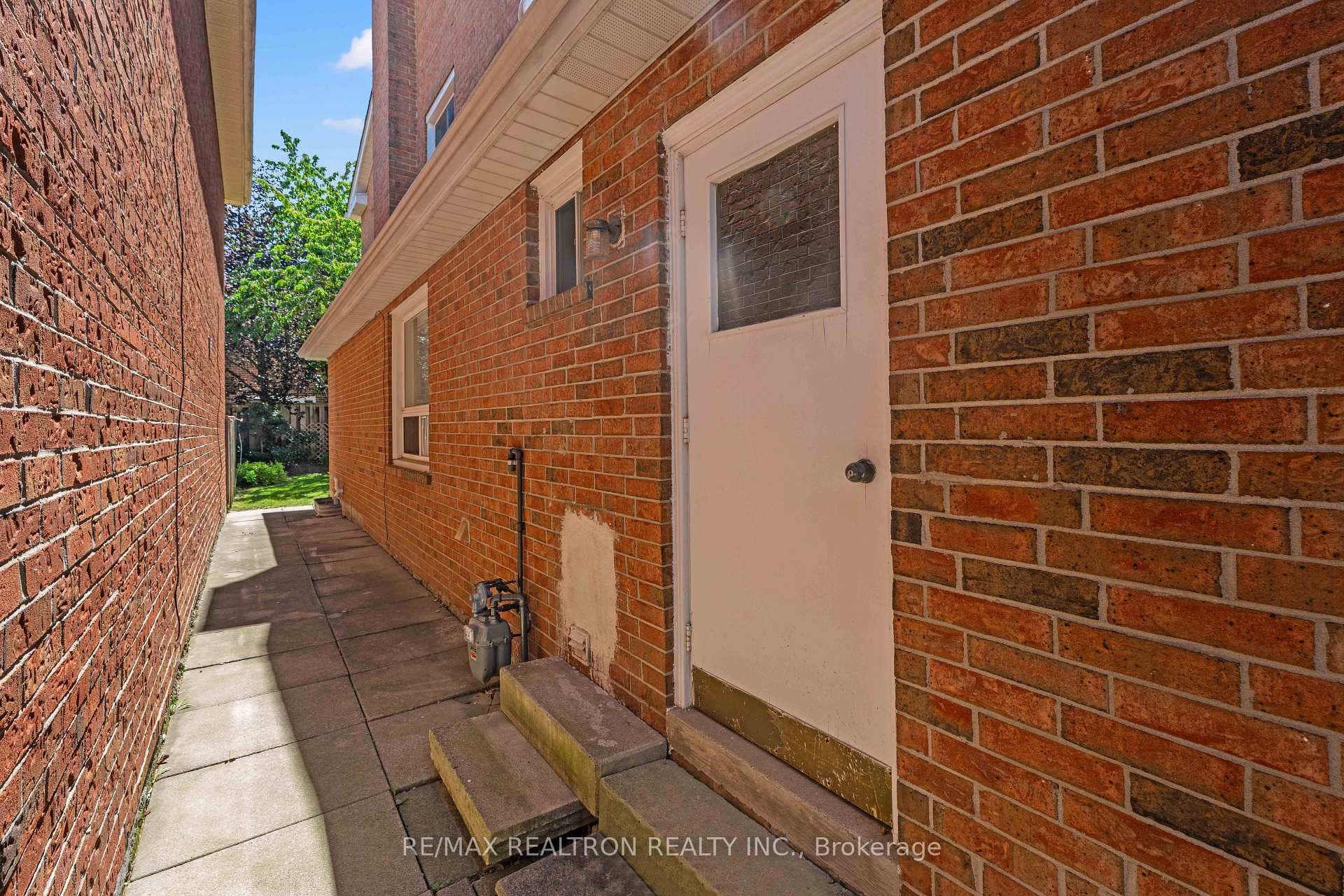 143 Spring Gate Boulevard photo 45