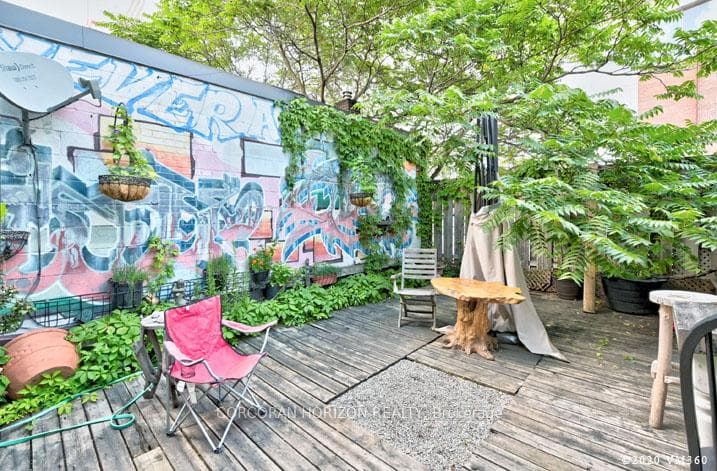 391 Queen Street Unit Upper photo 16