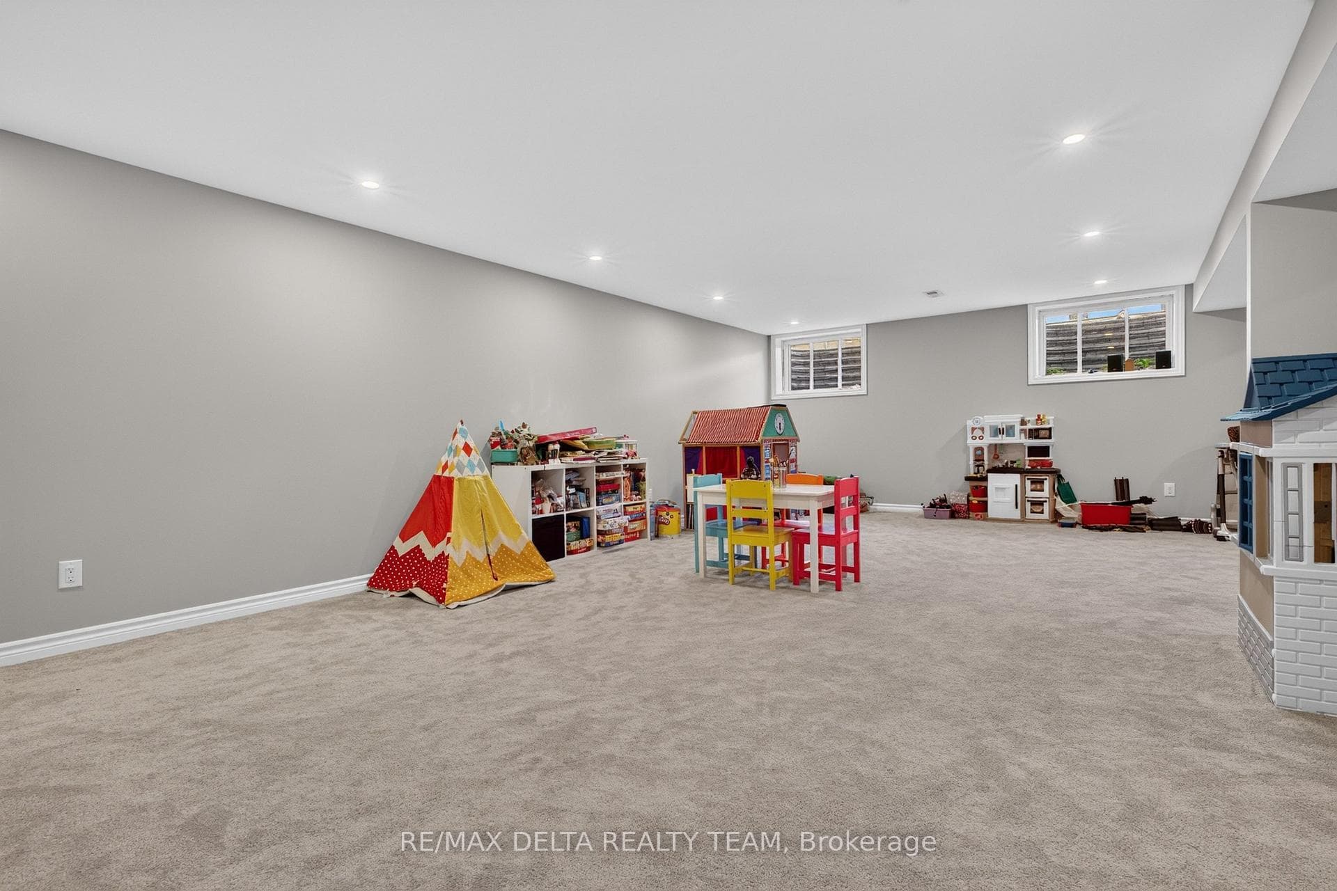 2834 Grand Canal Street photo 40