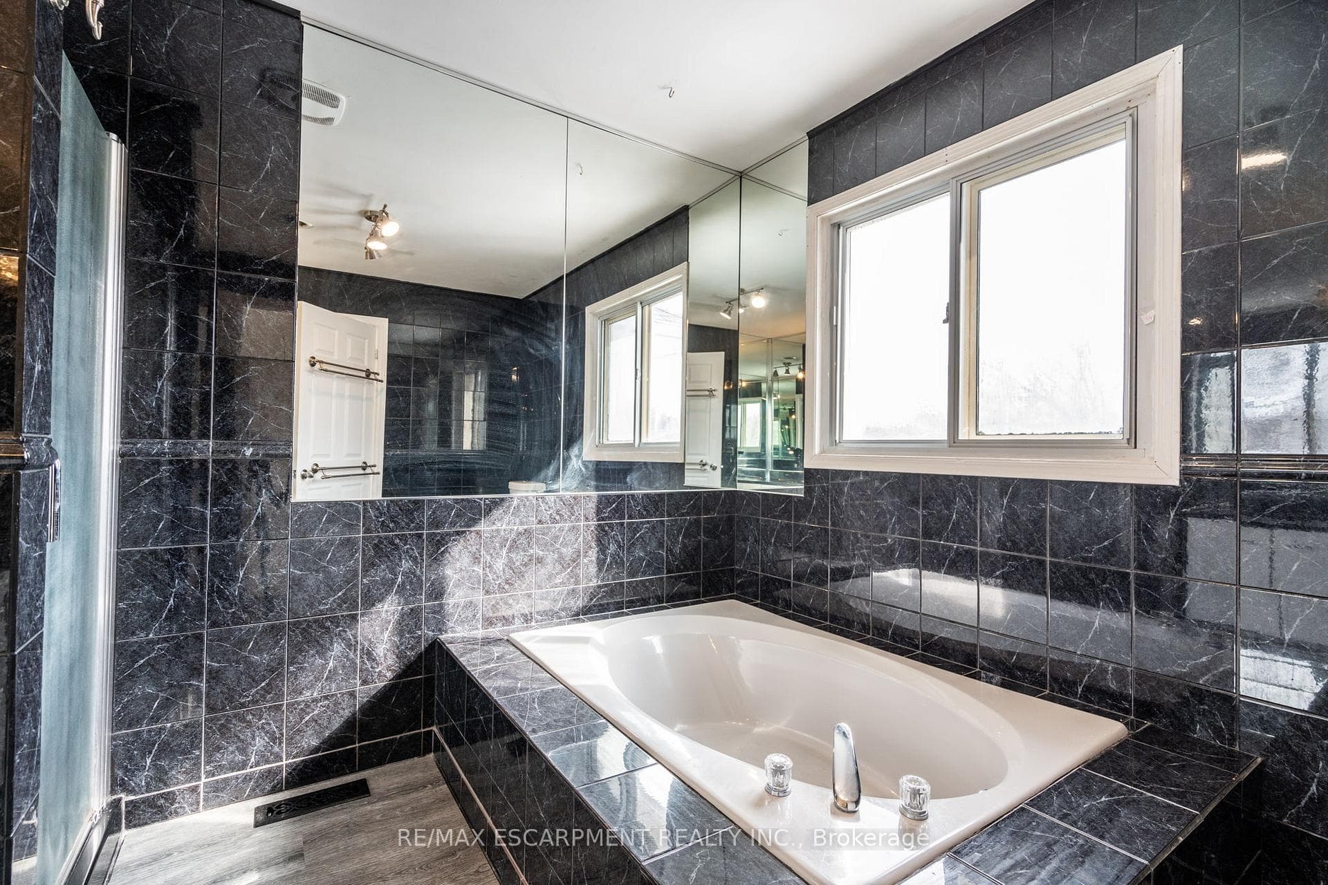 104 Lord Simcoe Drive photo 20