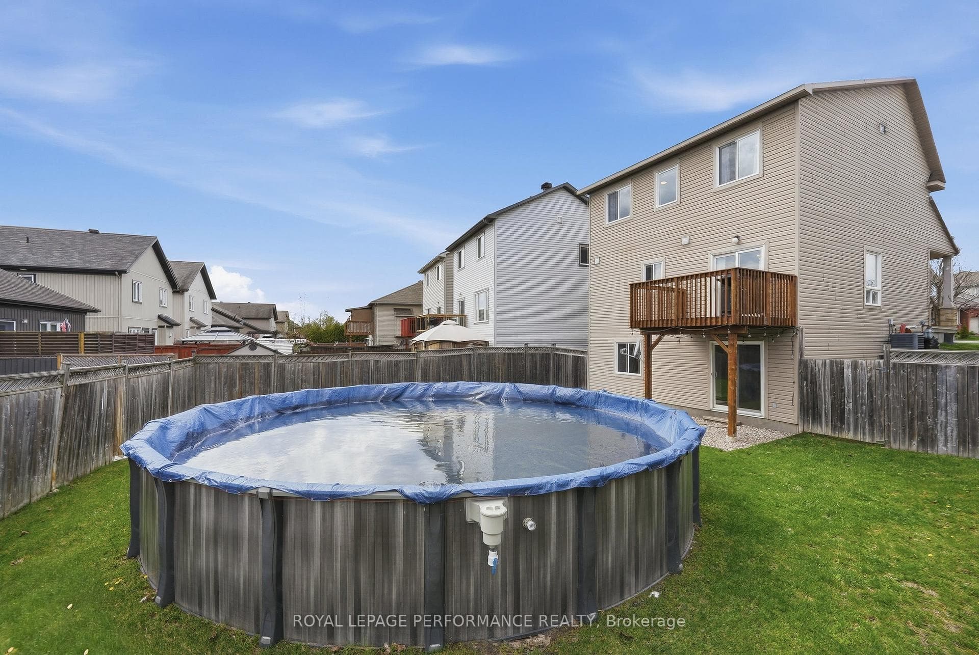 366 Jasper Crescent photo 41