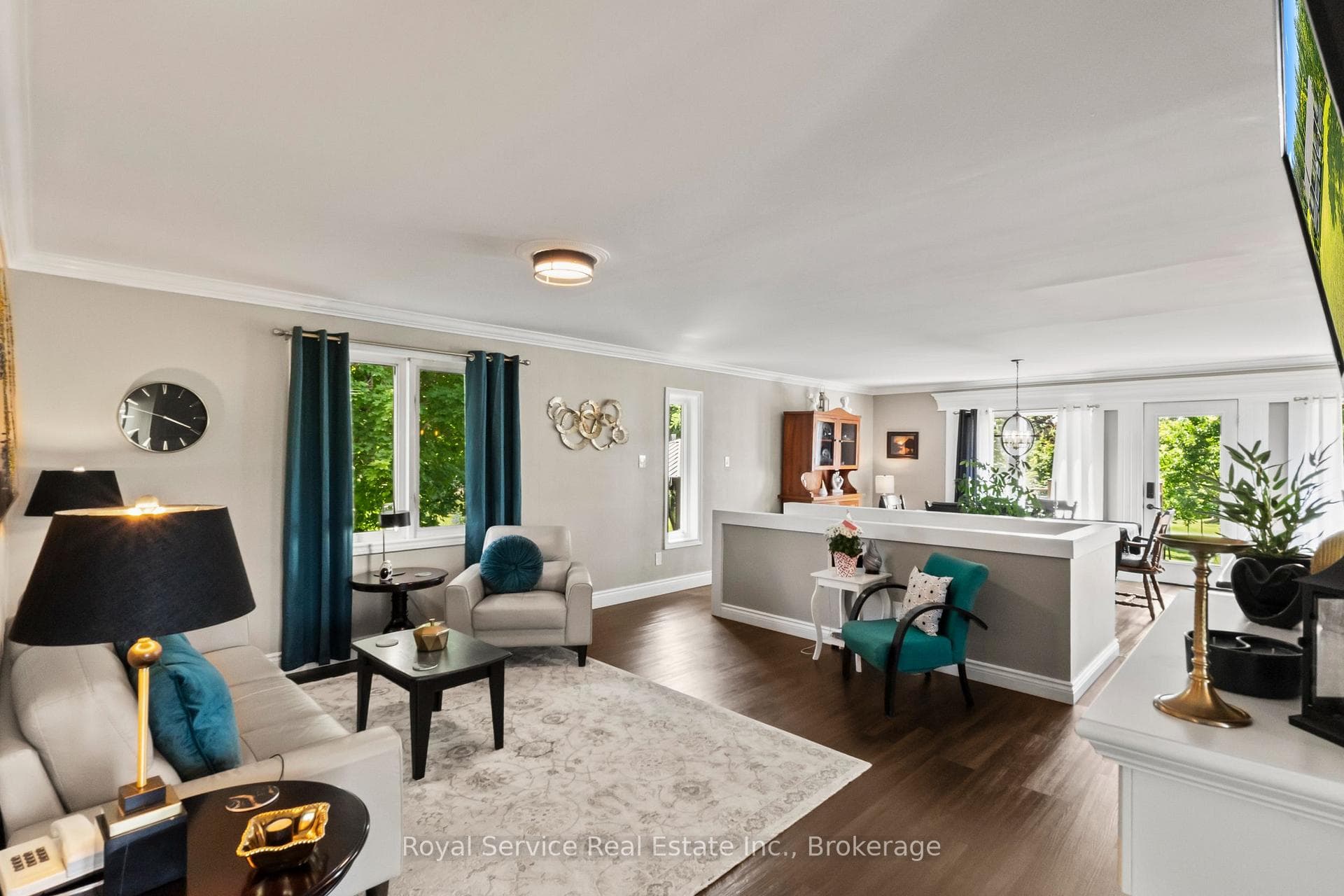 876 Hutchison Drive photo 4