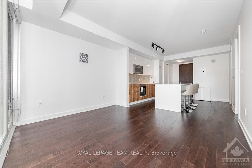 111 CHAMPAGNE Avenue Unit 706 photo 20