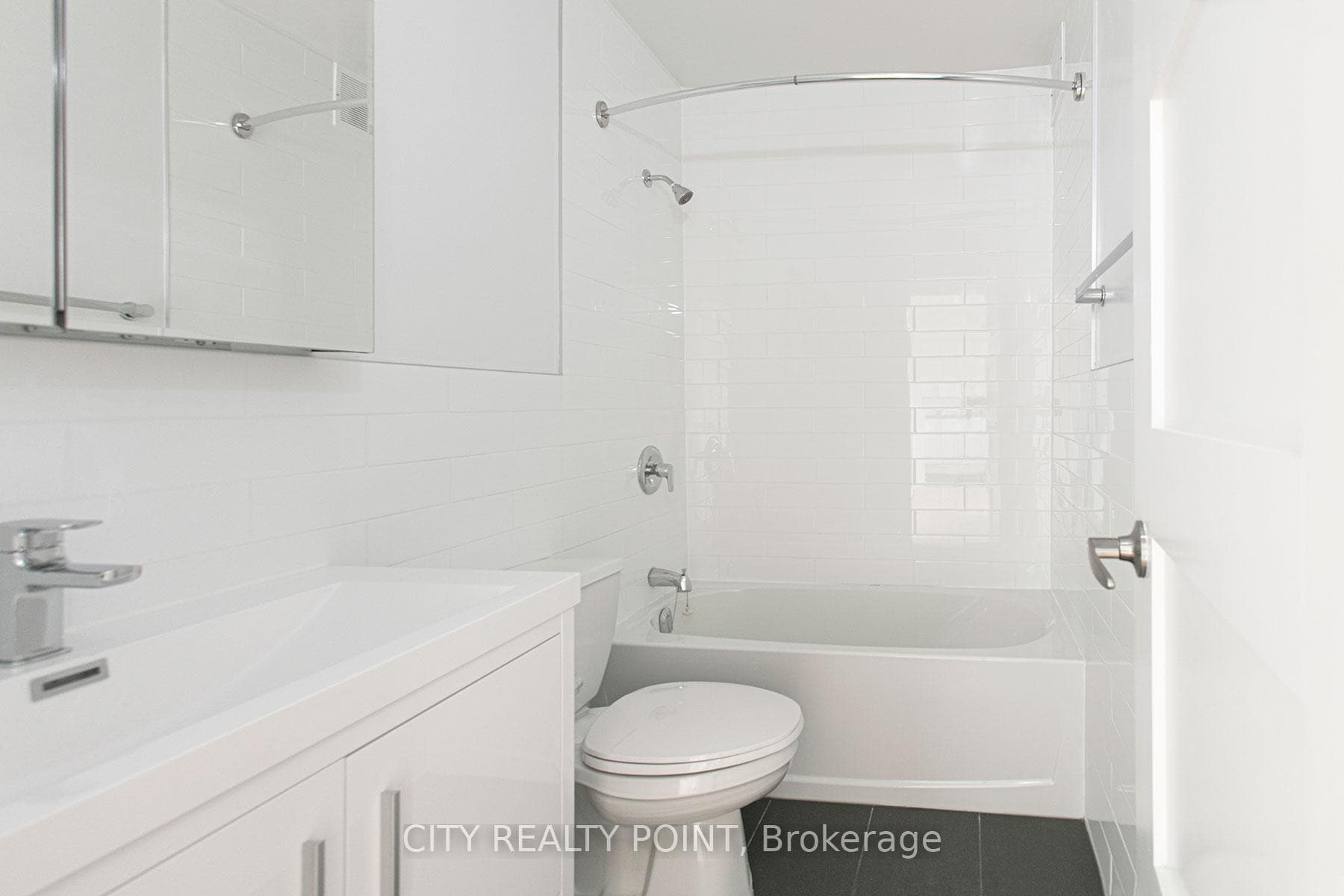 666 Spadina Avenue Unit 2406 photo 4