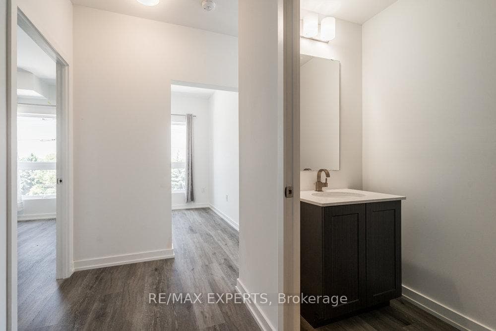 430 Essa Road Unit 315 photo 9