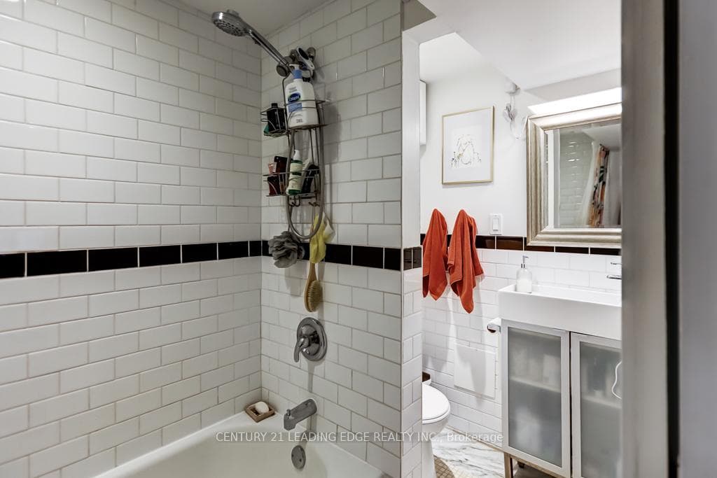 104 Leslie Street Unit Lower photo 13