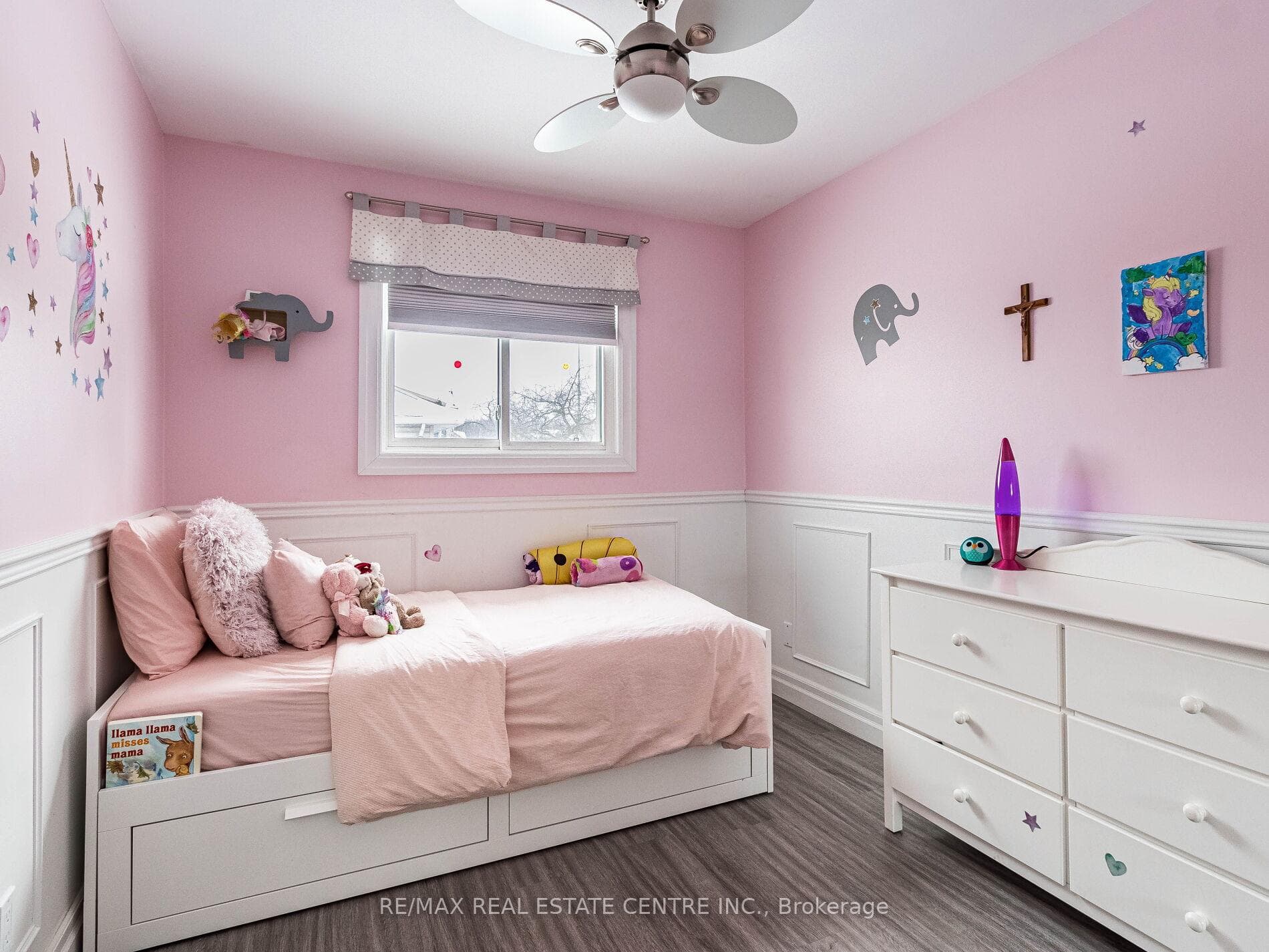 8 Dywin Court photo 22