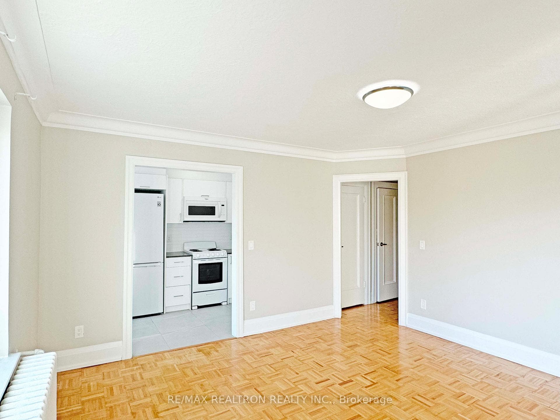 394 Avenue Road Unit 602 photo 2