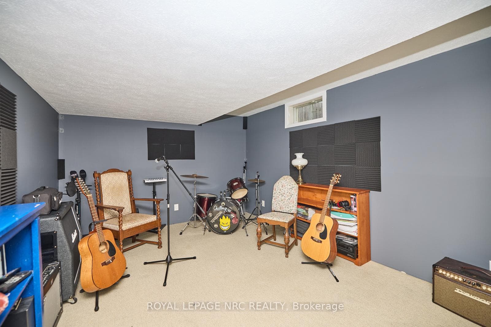 bedroom 4 (music room)