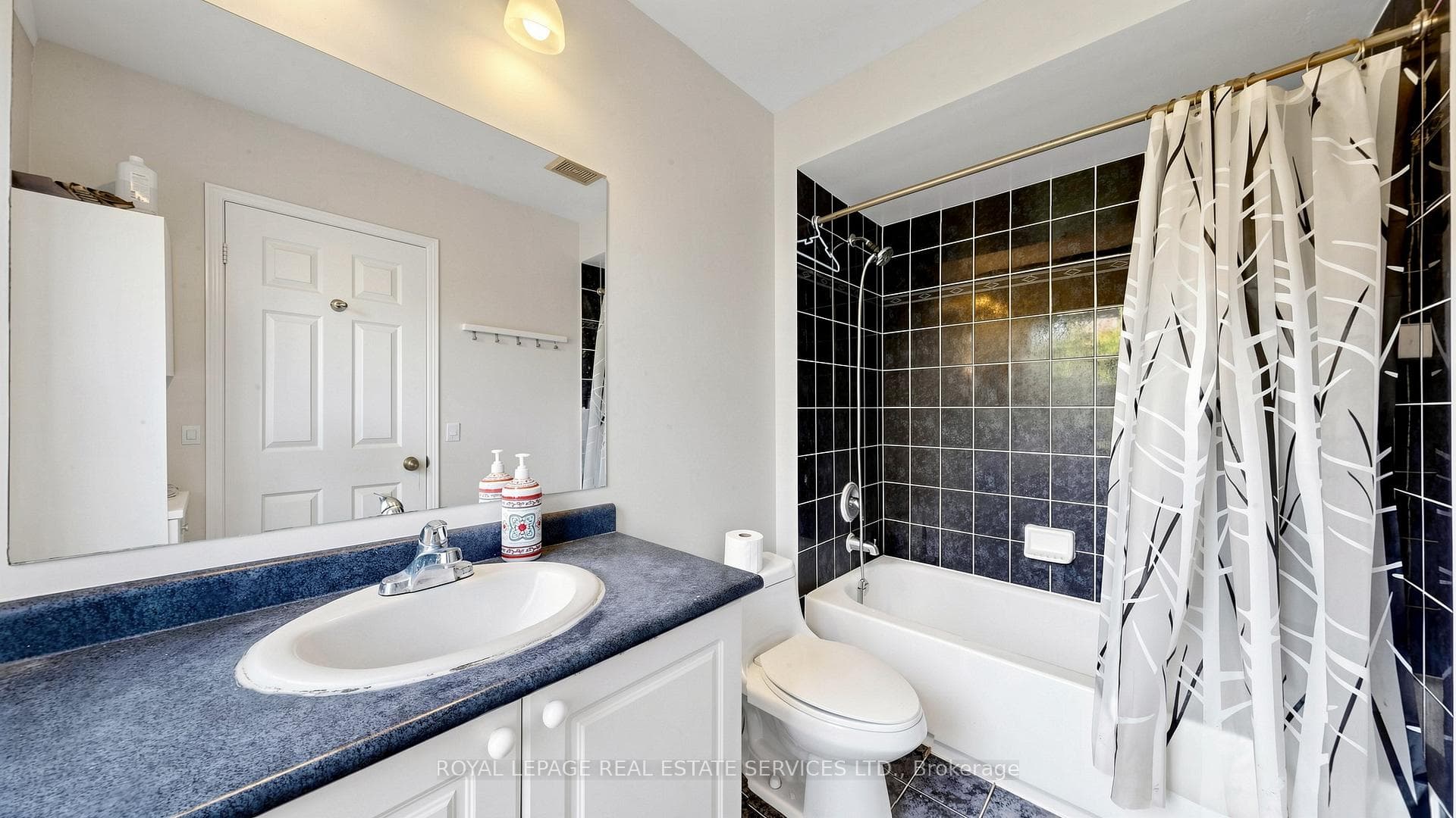 100 GEORGIAN Drive photo 22