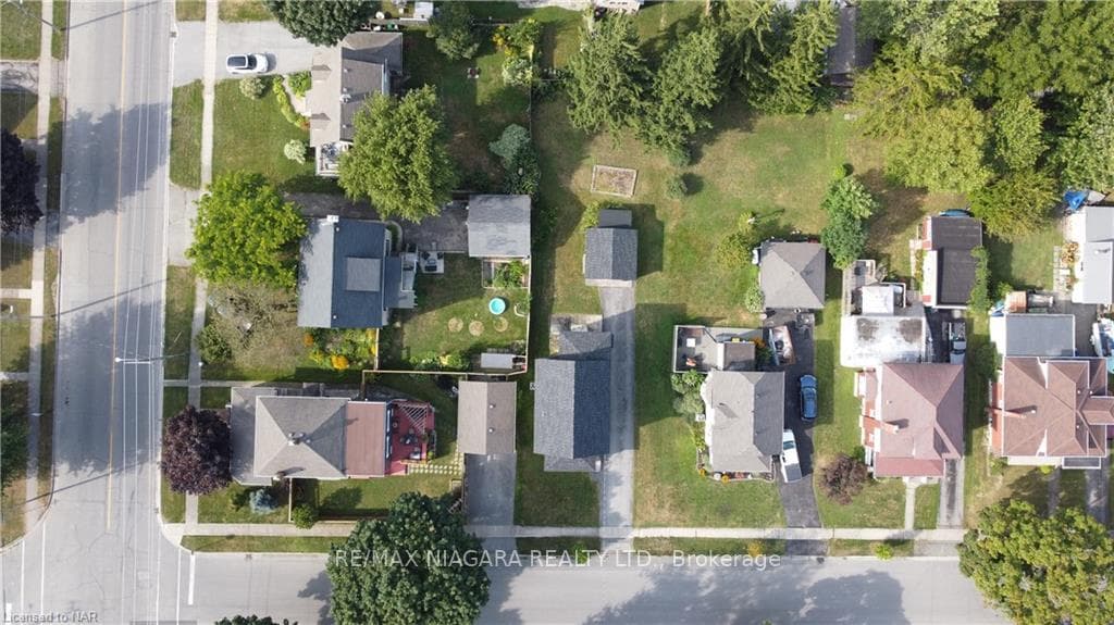 261 Ash Street photo 5