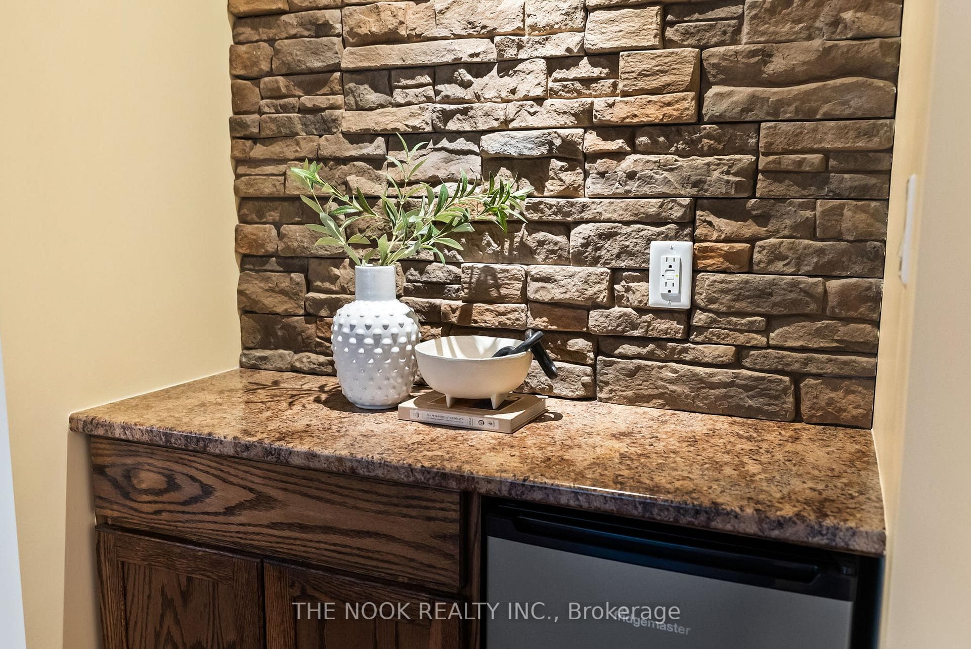 145 Springdale Drive photo 37