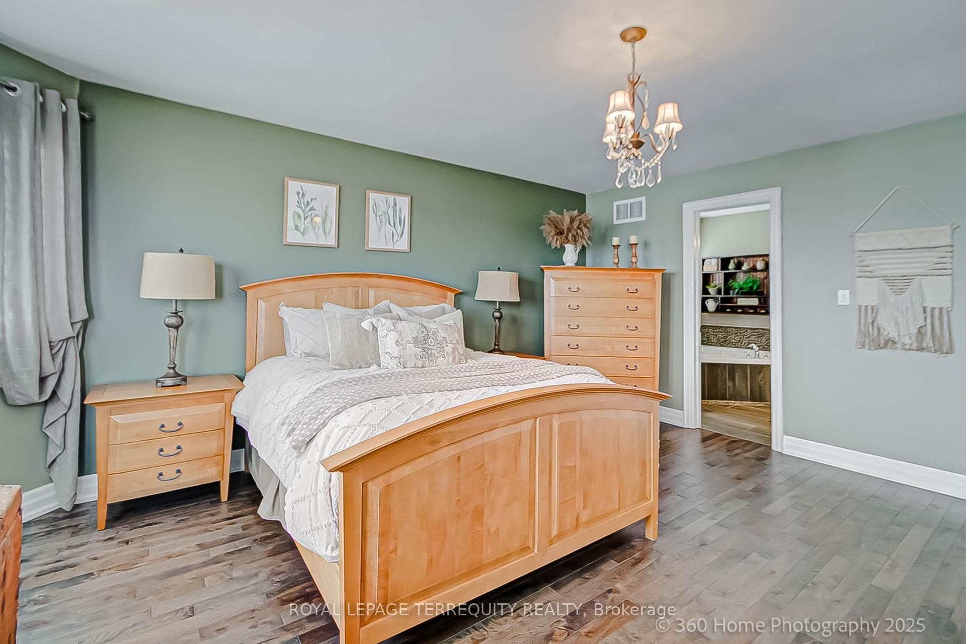 258 Landsbridge Street photo 19