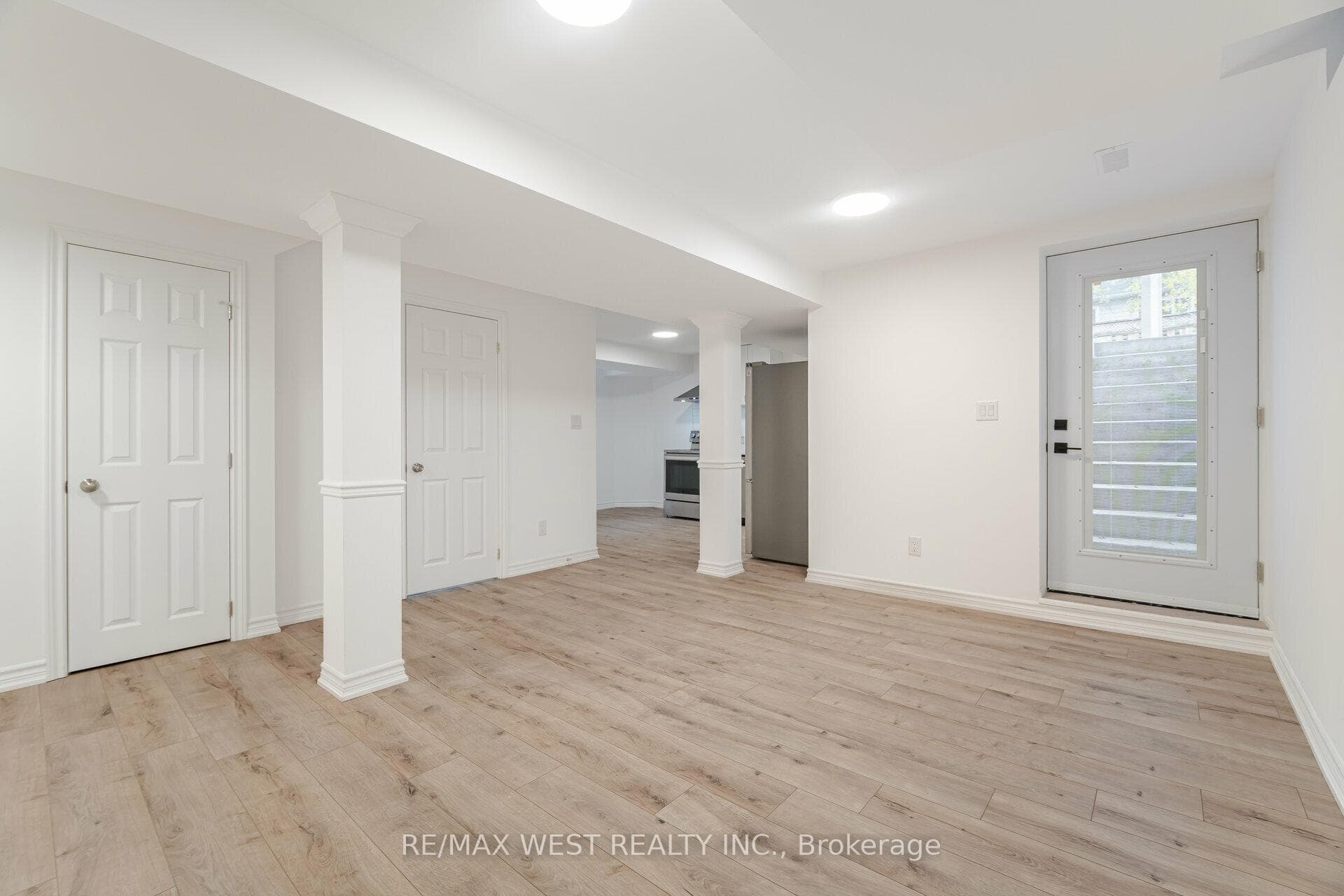 5456 Whitehorn Avenue Unit Bsmt photo 10