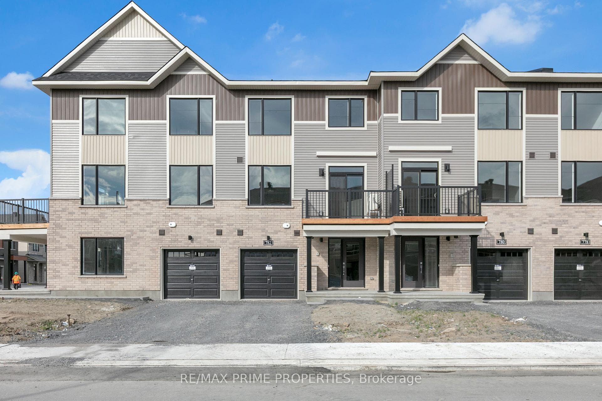 782 TADPOLE Crescent photo 1