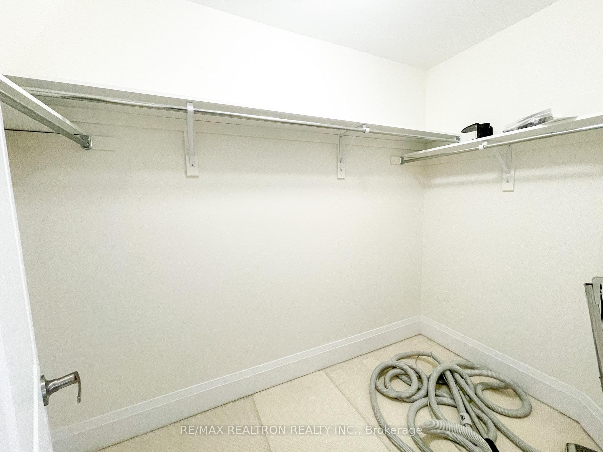 254 Finch Avenue photo 24