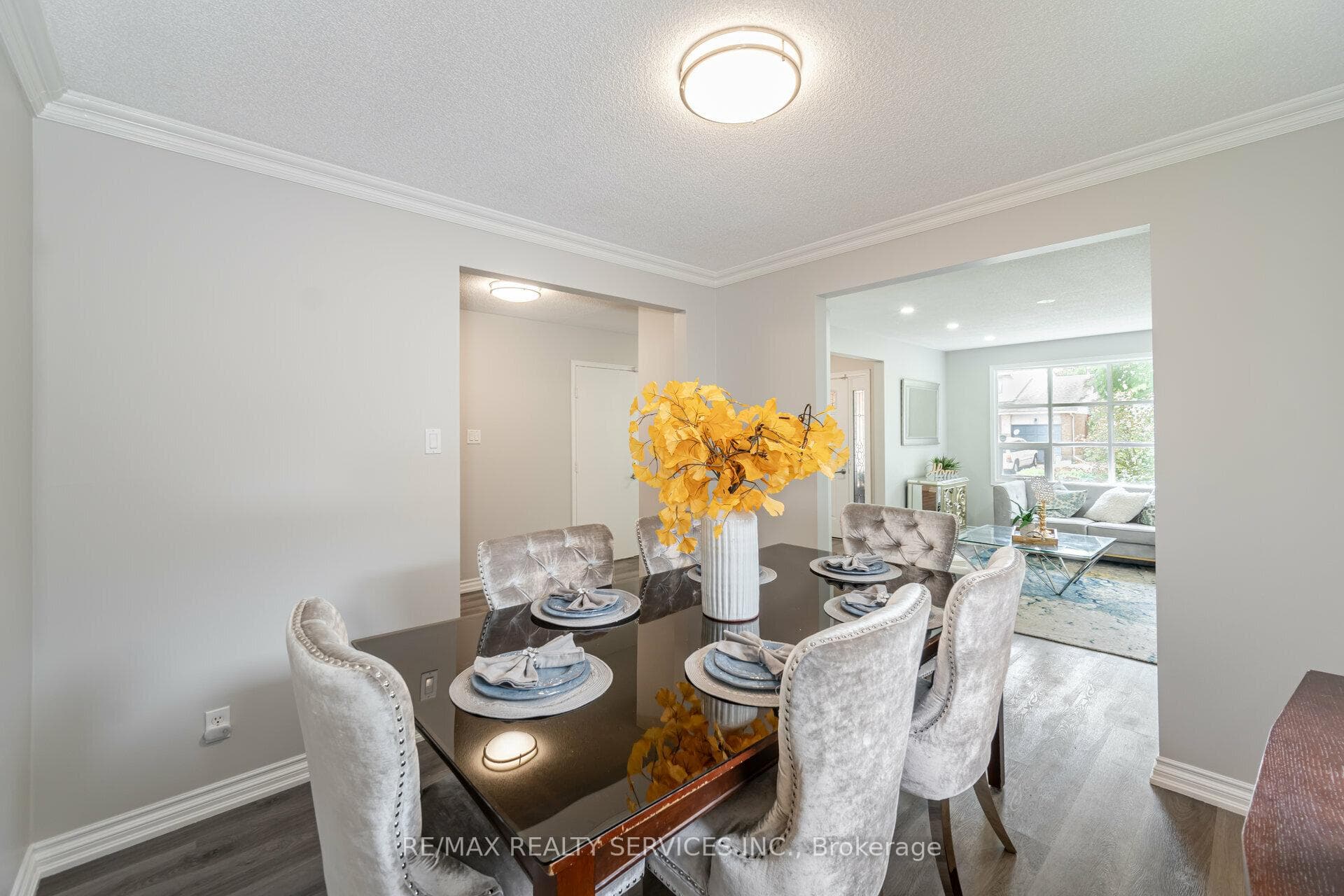 262 Tagge Crescent photo 9