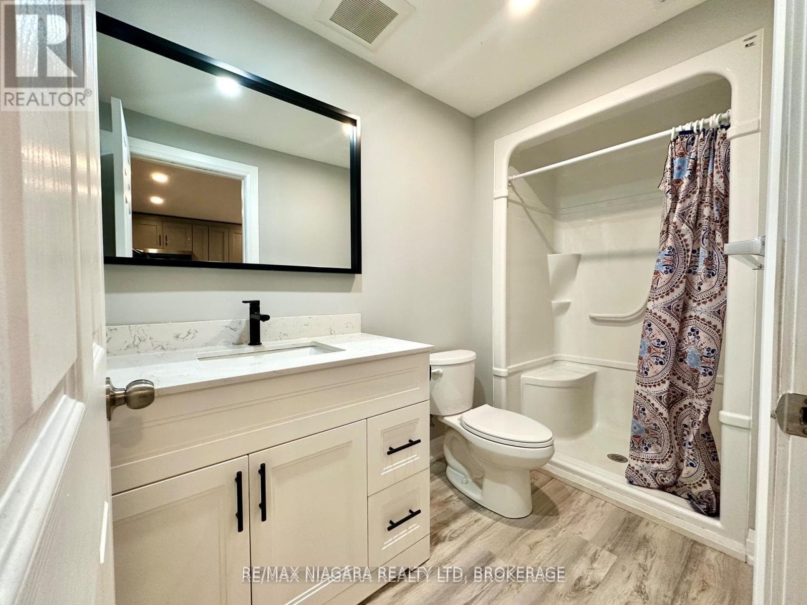 39 Grove Avenue Unit LOWER photo 6