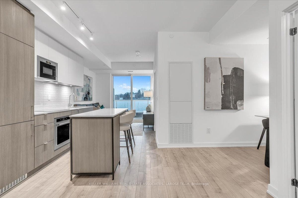 215 Lakeshore Road Unit 205 photo 11