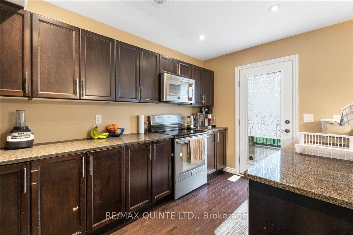 54 Princeton Place photo 3