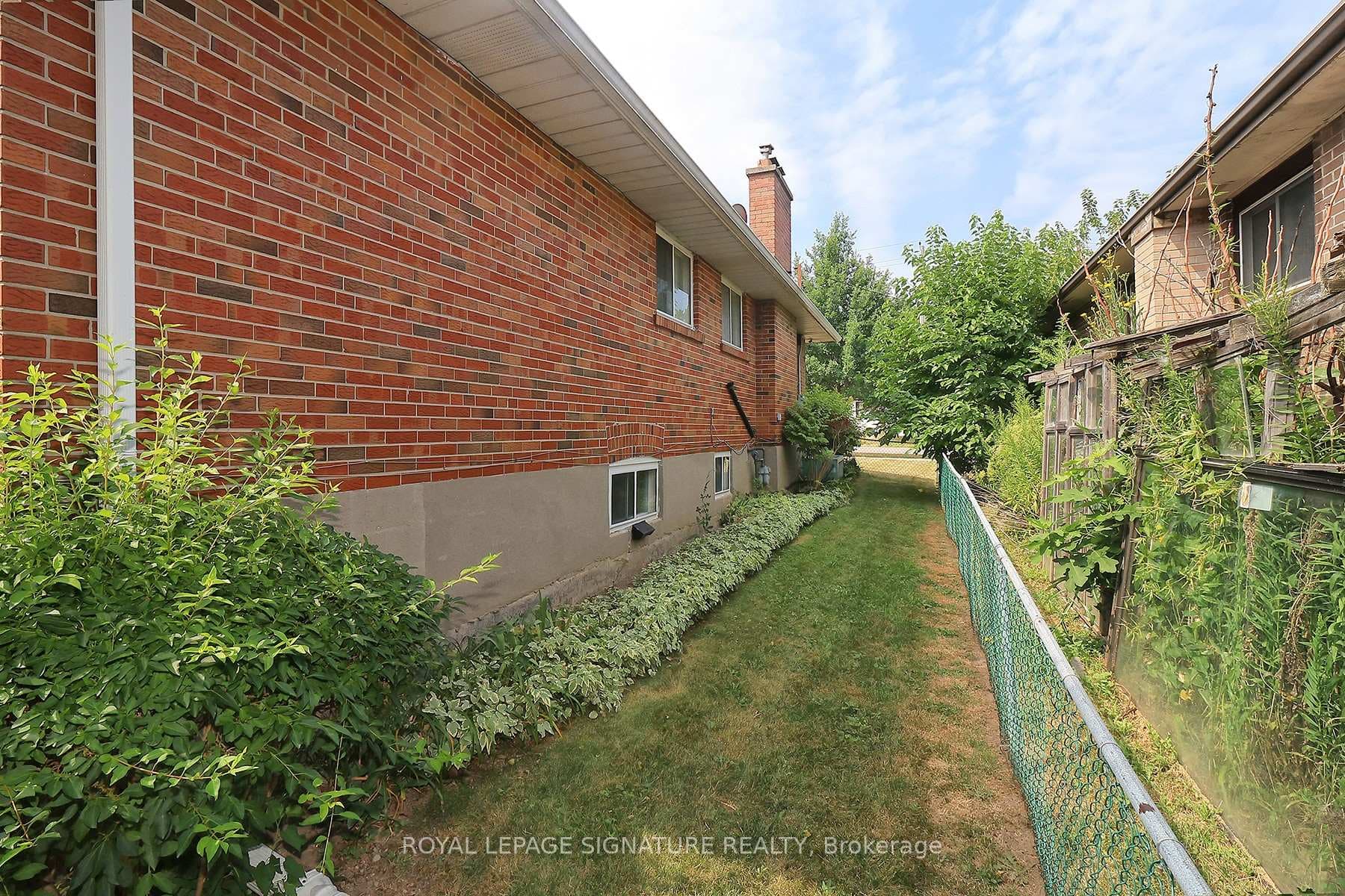 989 Midland Avenue photo 33