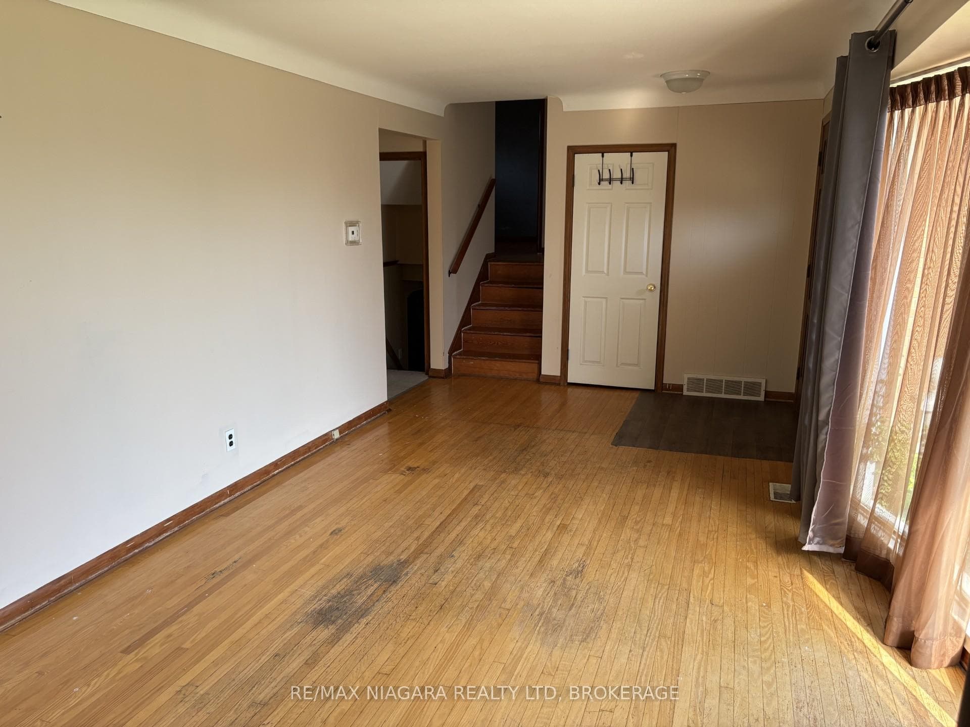 6611 Margaret Street photo 4