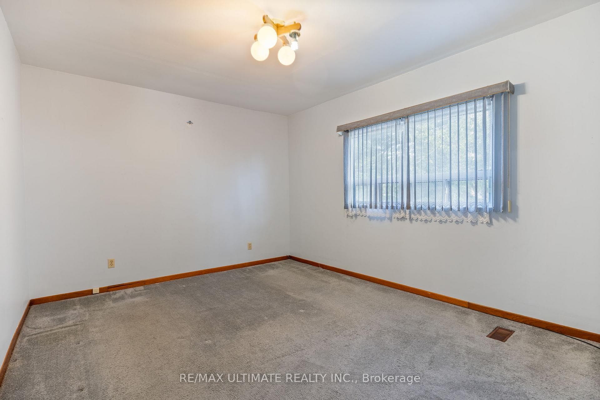 2044 Gerrard Street photo 20
