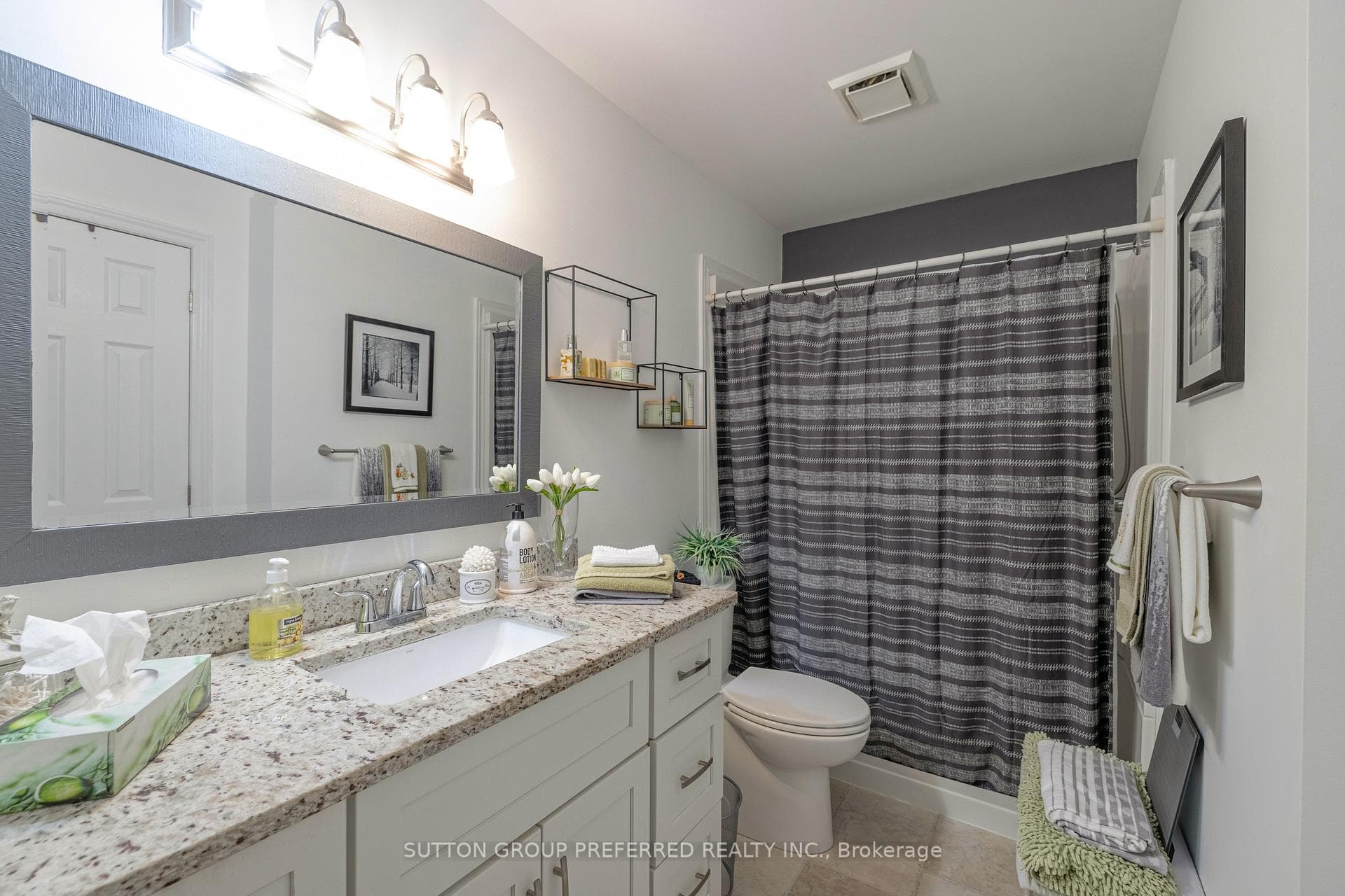 39 Edwin Crescent photo 15