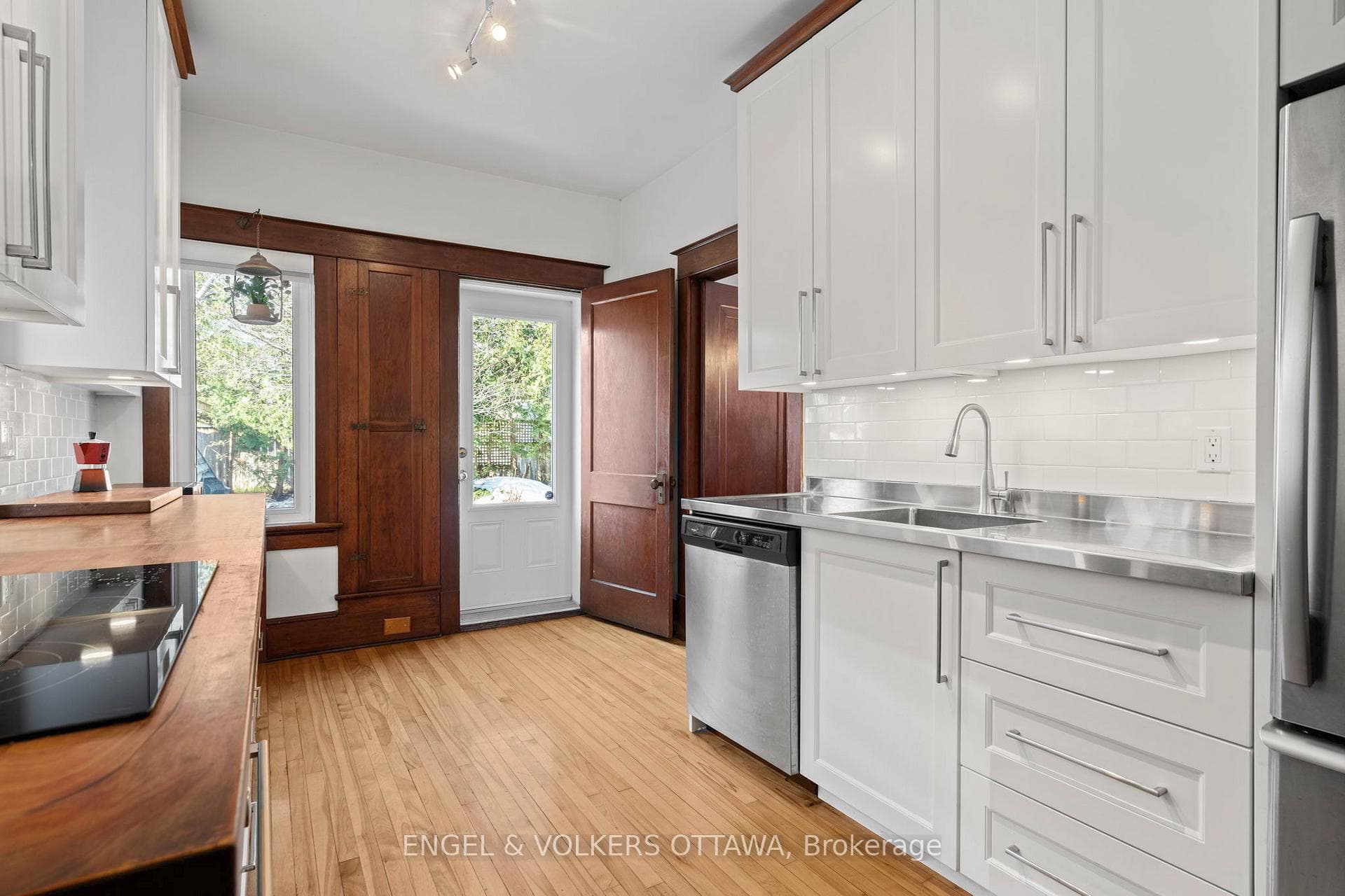 44 Hampton Avenue photo 12