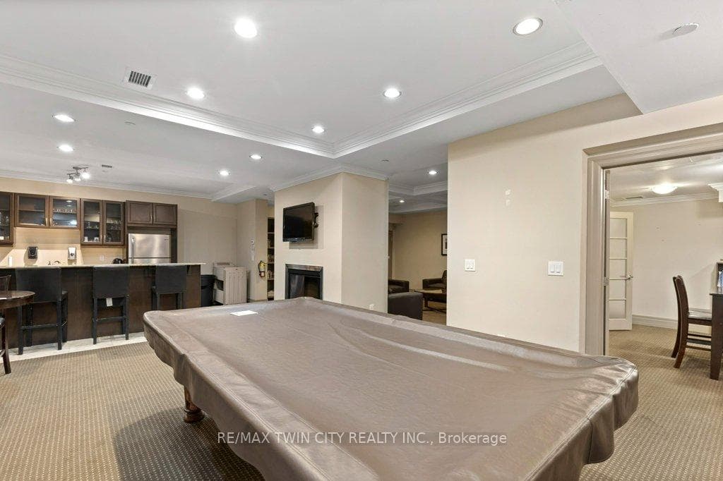 Kitchenette too