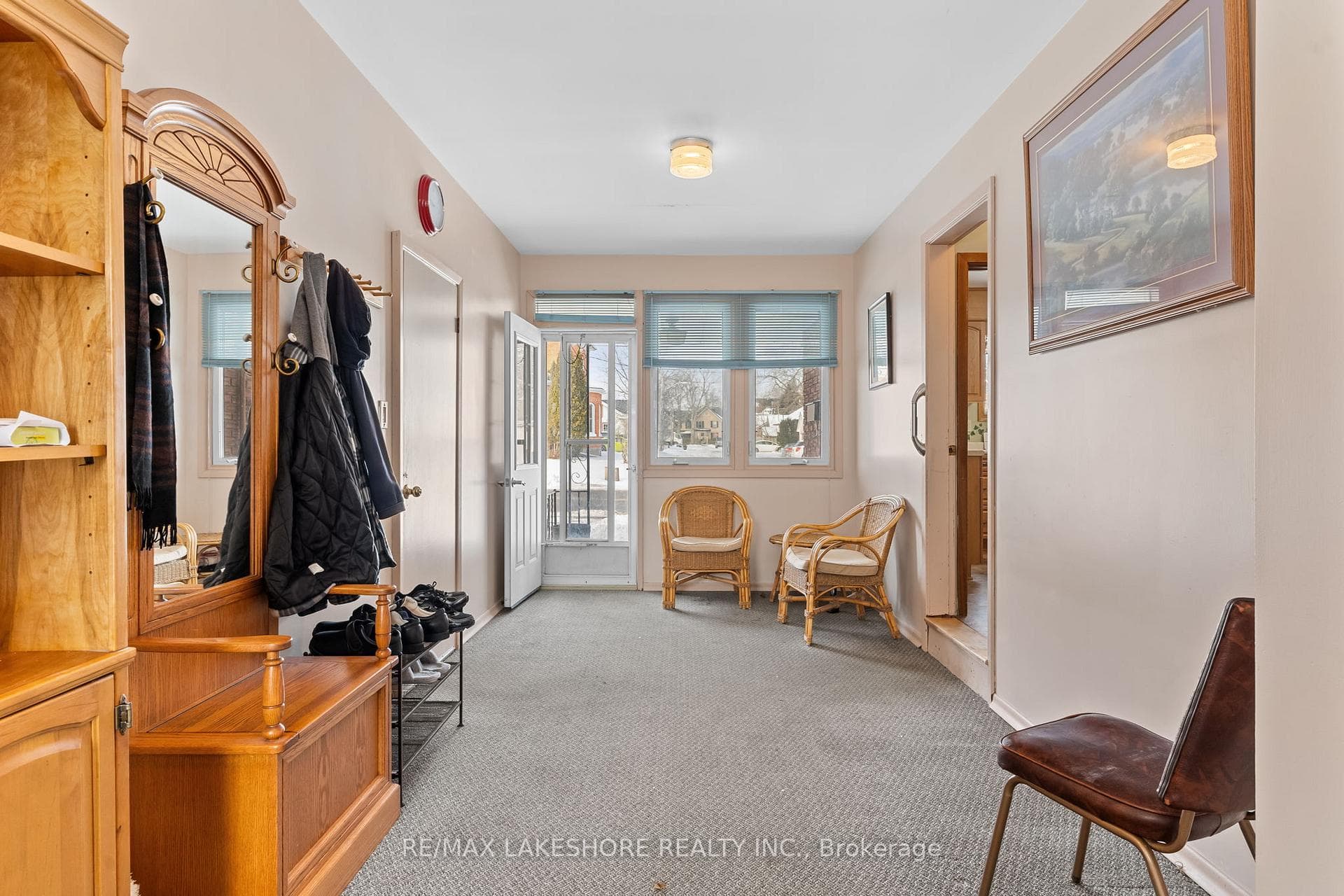 73 University Avenue photo 26