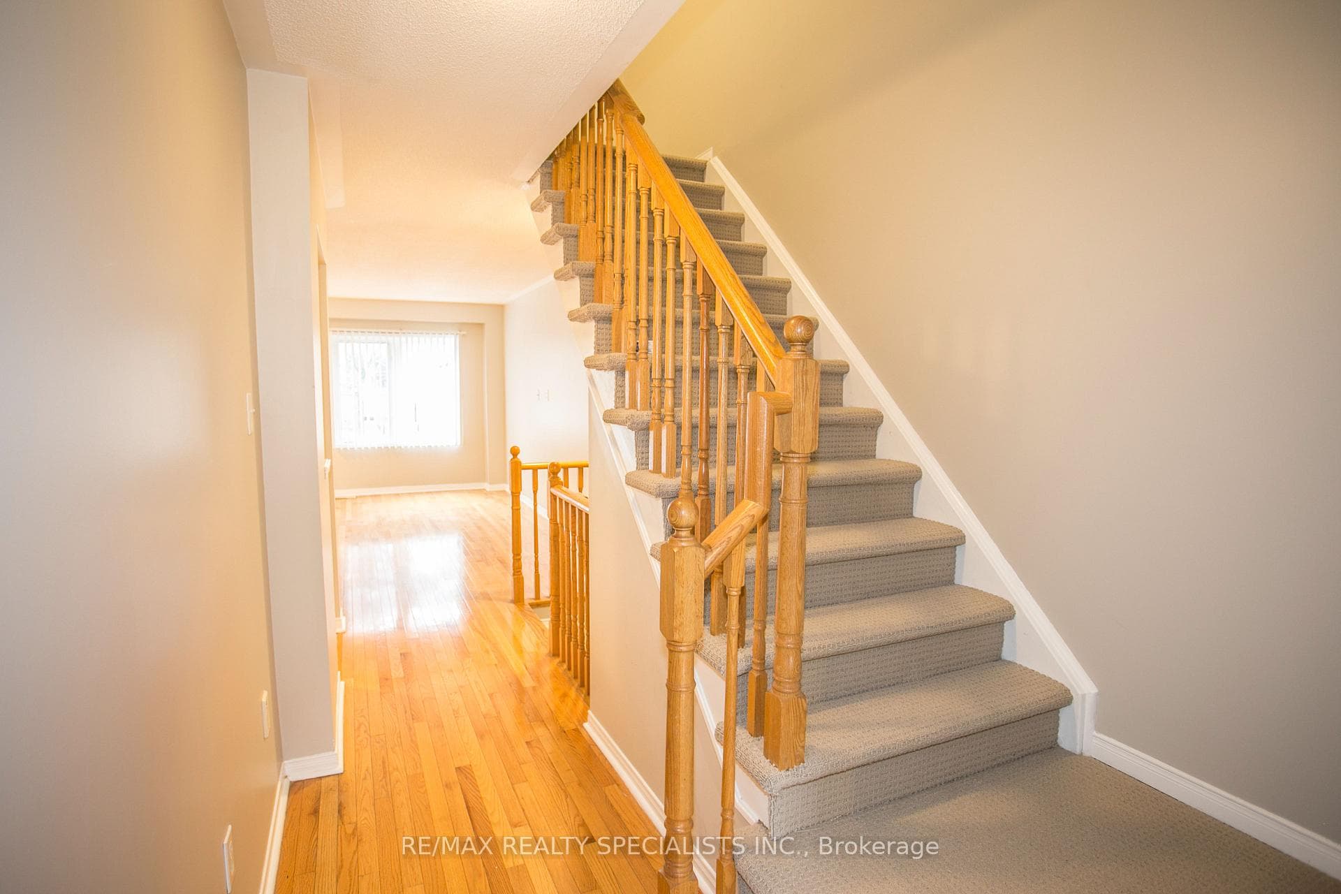 98 Joymar Drive photo 4