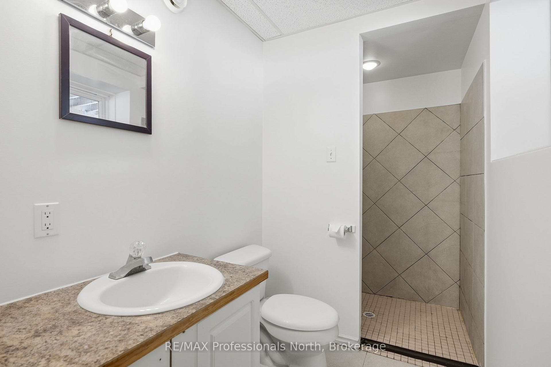 1036 Post Road photo 31
