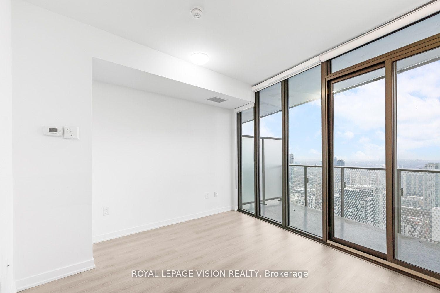 11 Wellesley Street Unit 4712 photo 5