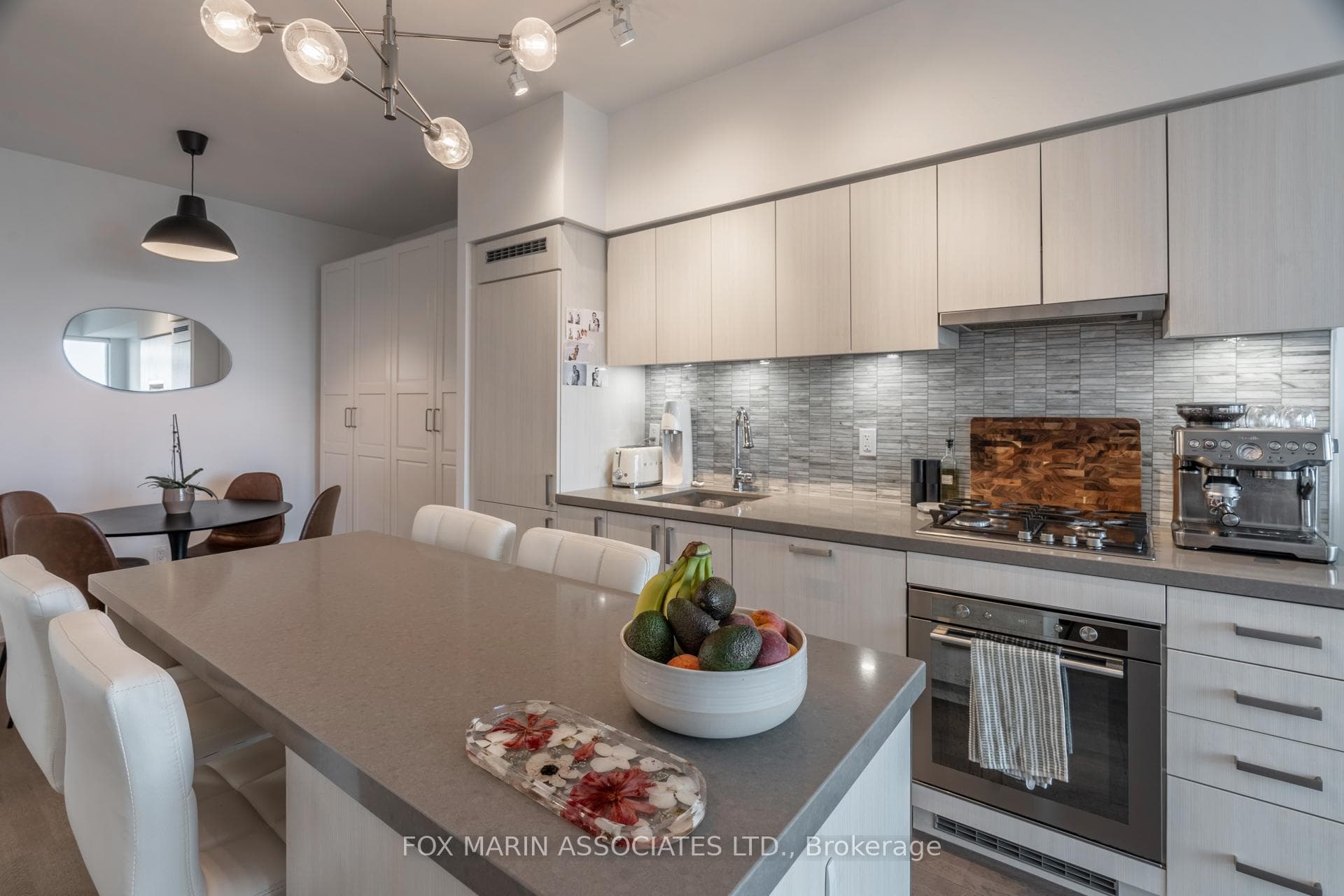501 St Clair Avenue Unit 1506 photo 8