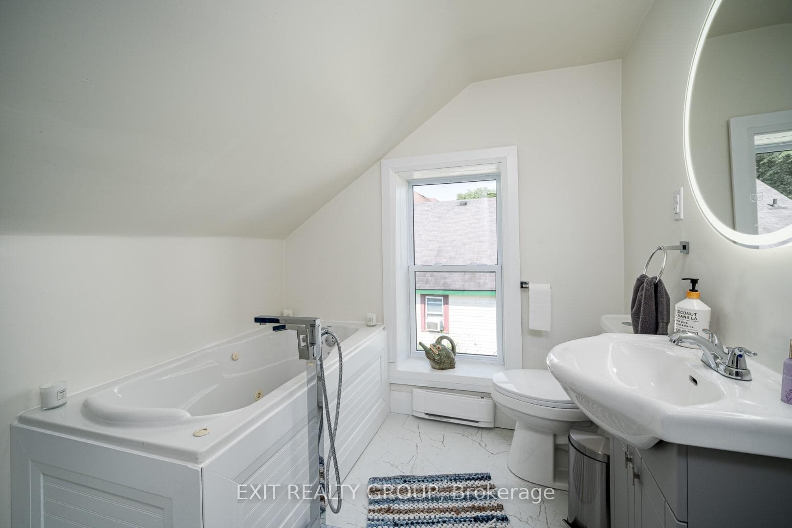 219 St Lawrence Street photo 20