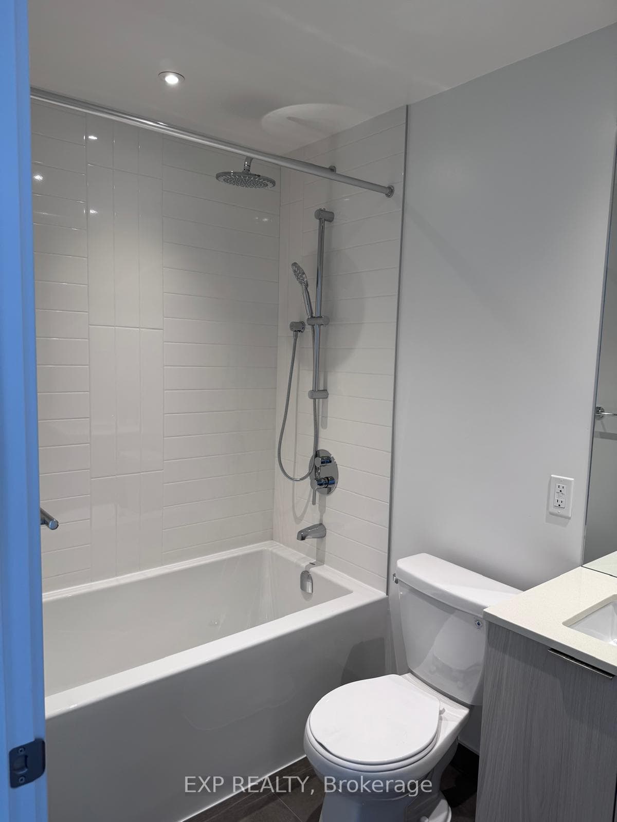 448 Burnhamthorpe Road Unit 4407 photo 10