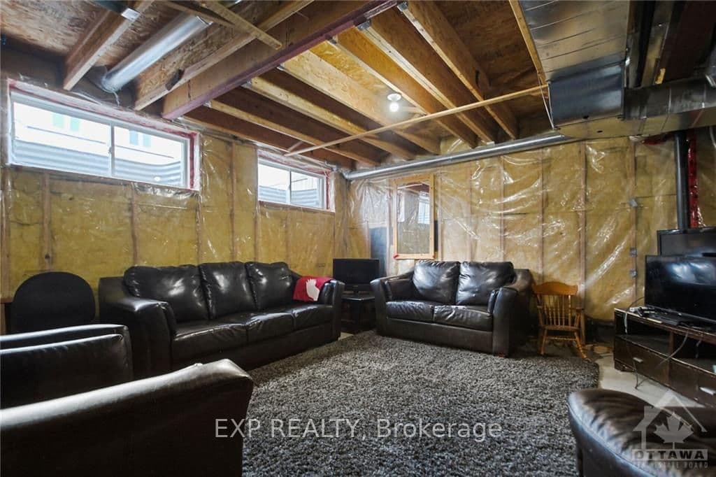 35 UPMINSTER Way photo 24