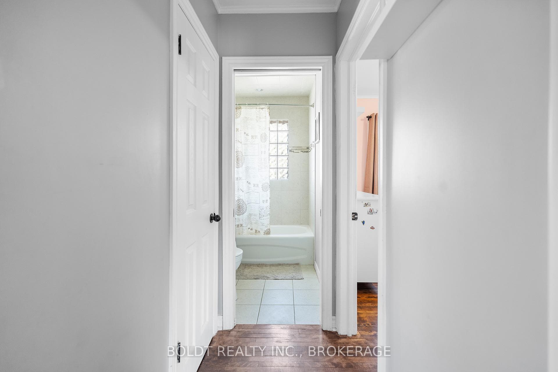 66 Whyte Avenue photo 18