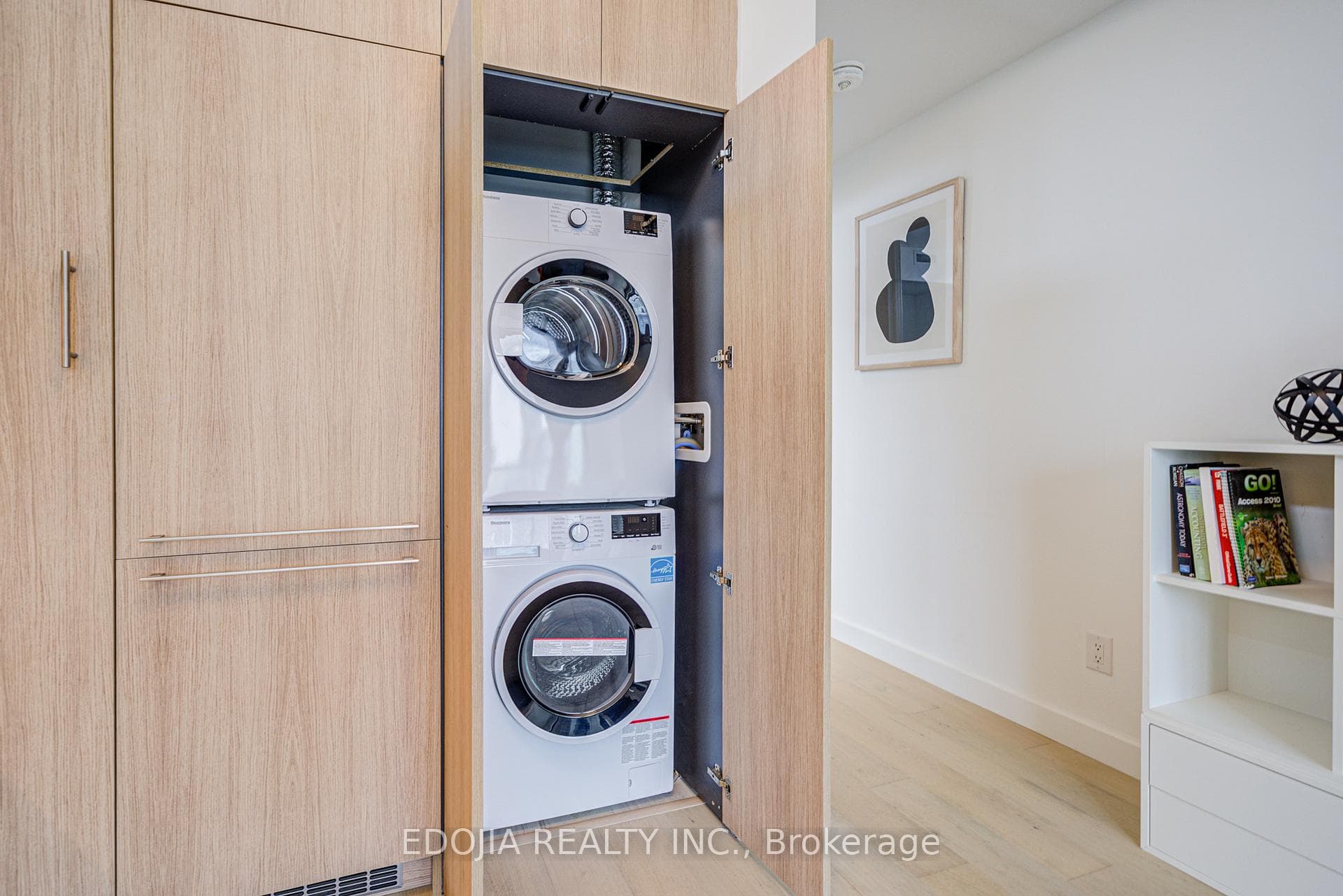81 Wellesley Street Unit 1407 photo 15