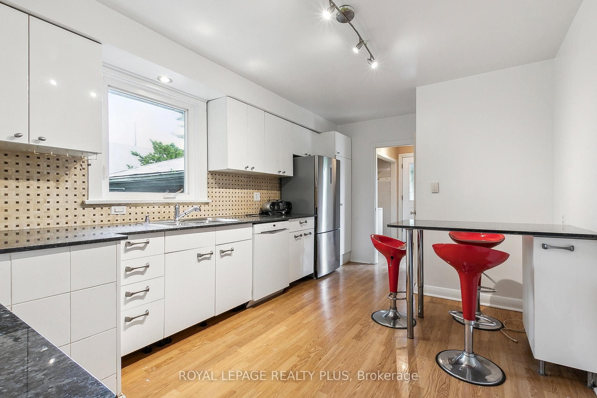 4236 Bloor Street photo 8